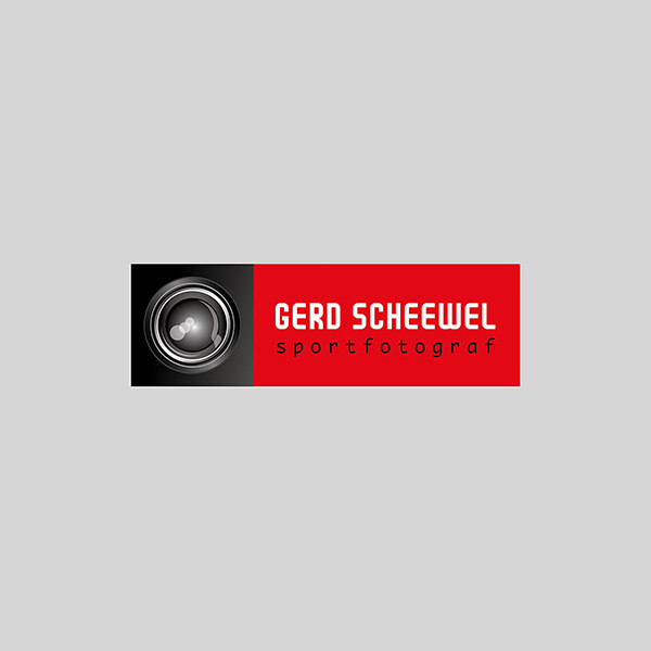 Logo Scheewel Photo - In einer grauen Box stehende graue Linse einer Kamera.